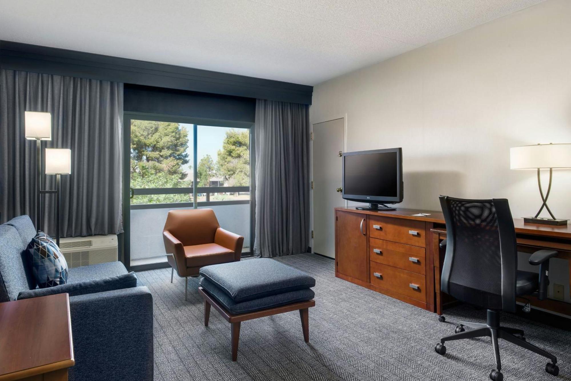 Courtyard By Marriott Phoenix Airport Esterno foto